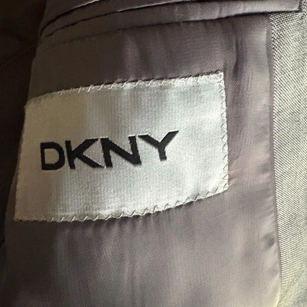 DKNY Men's Gray wool and silk Blend Blazer Size 38R